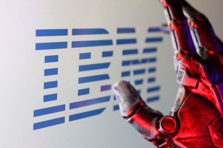 IBM, 수천명 감원 예고…AI發 빅테크 칼바람