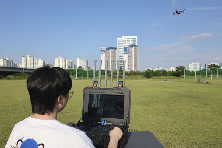 지능형무력화 장비는 실시간 라이브 포렌식 기술로 드론의 제어권을 탈취할 수 있다. 한국원자력연구원 제공