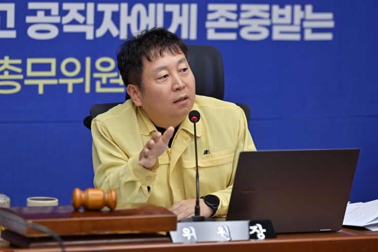 김균호 광주 서구의원이 제334회 임시회에서 '각종 위원회의 운영 전반에 관해 구청장에게 서면질의하고 있다. 김균호 의원 제공
