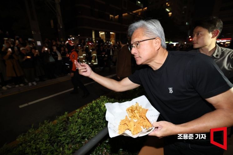 한국와서 치킨 먹은 젠슨 황 어쩐지…美 실리콘밸리에 단골 '치킨집' 있다는데