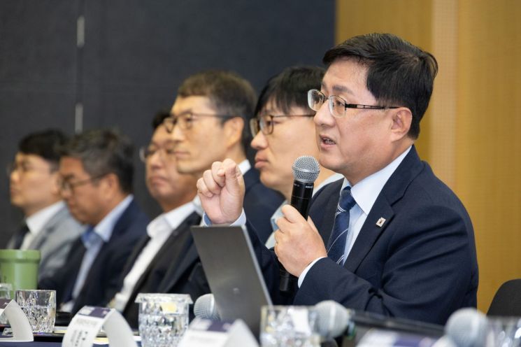 카페 '일회용컵' 비용 따로 지불… "脫플라스틱 종합대책 담을 것"