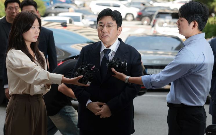 Police Summon Bang Si-hyuk for Second Round of Questioning Over 190 Billion Won Illicit Gains Allegation