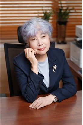 제19회 유영번역상 수상자인 전수용 한국문학번역원장. 유영학술재단 제공