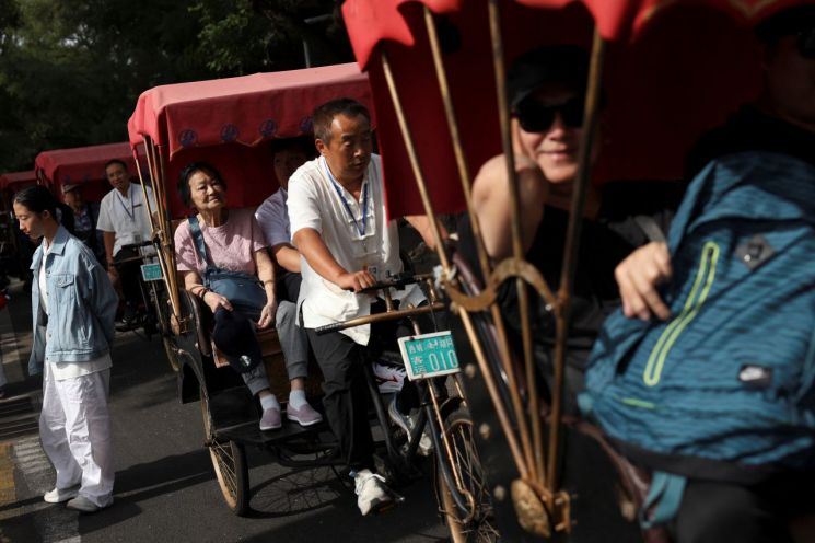 中 10월 서비스업 소폭 둔화…시장 전망치 부합