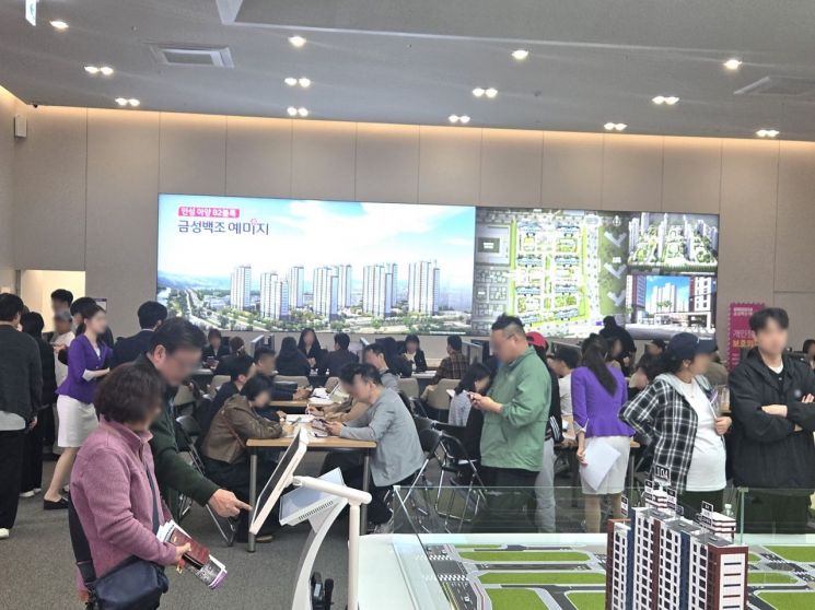 안성 아양 금성백조 예미지 방문객