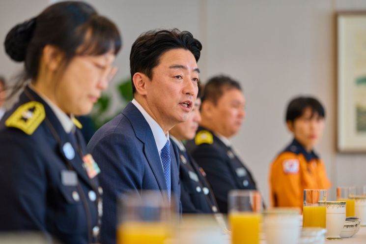 강훈식 비서실장 "이재명 정부가 소방의 119…헌신에 맞는 보상 뒷받침"