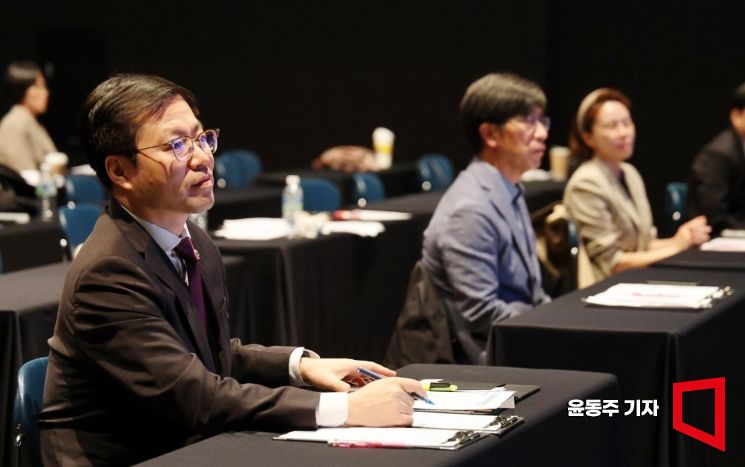 [포토] 대학생 통상정책 토론회 참석한 여한구 통상본부장