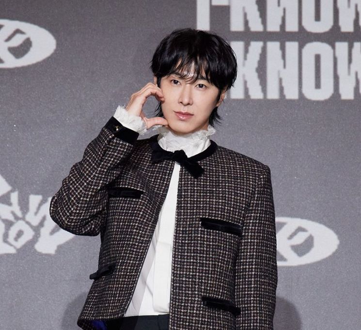 데뷔 22년만에 첫 정규 낸 '땡큐형' 유노윤호 "호기심이 원동력이었다" - 뉴스 썸네일 이미지