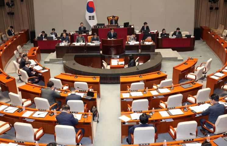 내년 예산안 두고 엇갈린 여야…"확장재정 필요" vs "부채증가 우려"