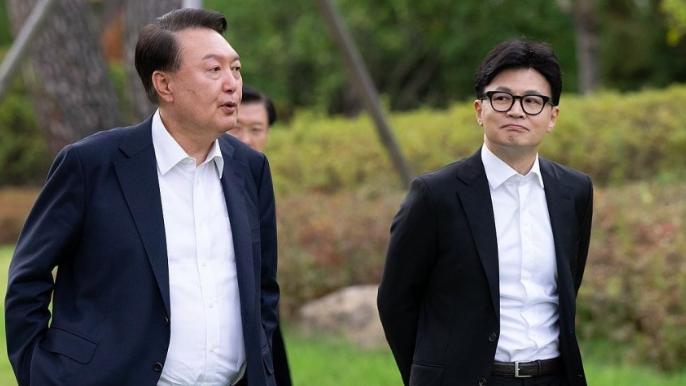 한동훈 "민주당이 날 구했다고?"…계엄 밤 거듭 재소환