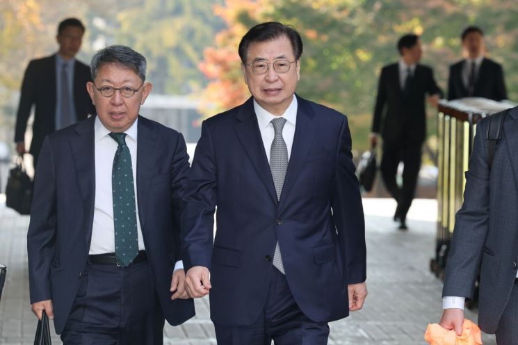 검찰, '서해 피격 은폐 의혹' 서훈 징역 4년·박지원 징역 2년 구형