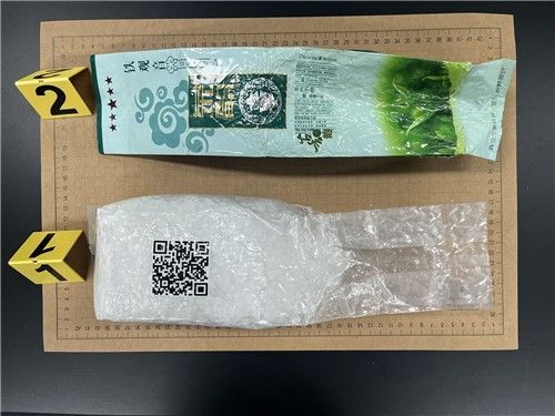 지난 24일 제주시 애월읍 해안가에서 발견된 우롱차 위장 마약. 제주지방해양경찰청