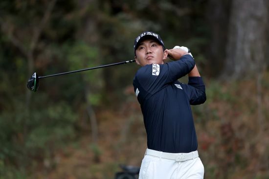 옥태훈이 최종전인 KPGA 투어 챔피언십에서 상금왕과 한 시즌 최다 상금에 도전한다. KPGA 제공