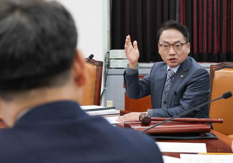 국회 정보위원회 더불어민주당 간사인 박선원 의원이 5일 오전 국회에서 열린 정보위원회 2025년도 국방정보본부 등에 대한 국정감사에서 발언하고 있다. 연합뉴스