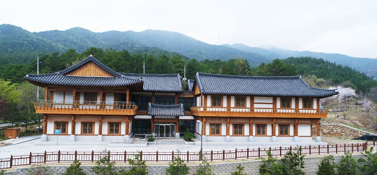 광양 백운산자연휴양림이 울긋불긋 물든 단풍 숲길과 맑은 공기로 시민과 관광객의 발걸음을 사로잡고 있다. 광양시 제공