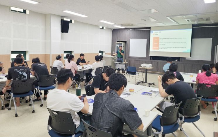 정읍시 농업기술센터가 내달 11일까지 2026년도 청년농업인 영농정착지원사업 참여자를 모집한다. 정읍시 제공