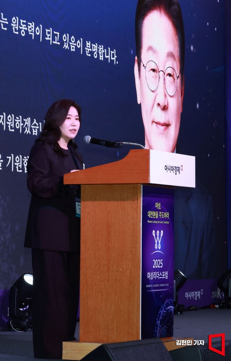 [Photo] Spokesperson Kang Yoo-jung Delivers President Lee Jaemyung's Congratulatory Message