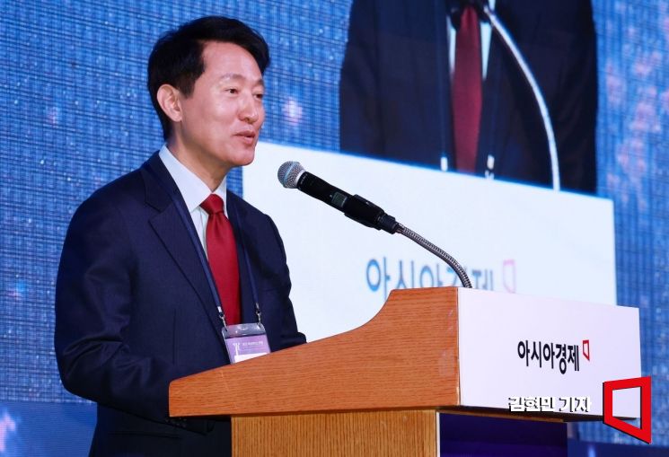 [포토] 2025 여성리더스포럼 축사하는 오세훈 서울시장