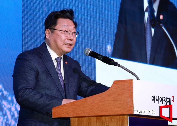 [포토] 주형환 부위원장, 2025 여성리더스포럼 격려사