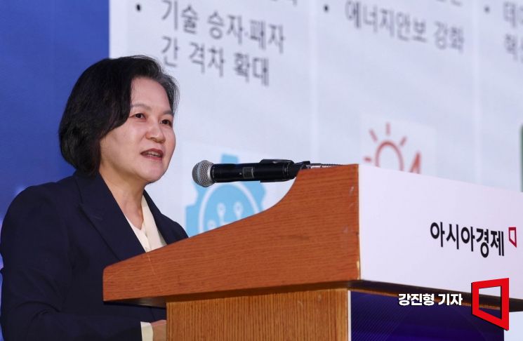 [2025 여성포럼]유명희 "안갯속 세계 정세…女리더에 유리"