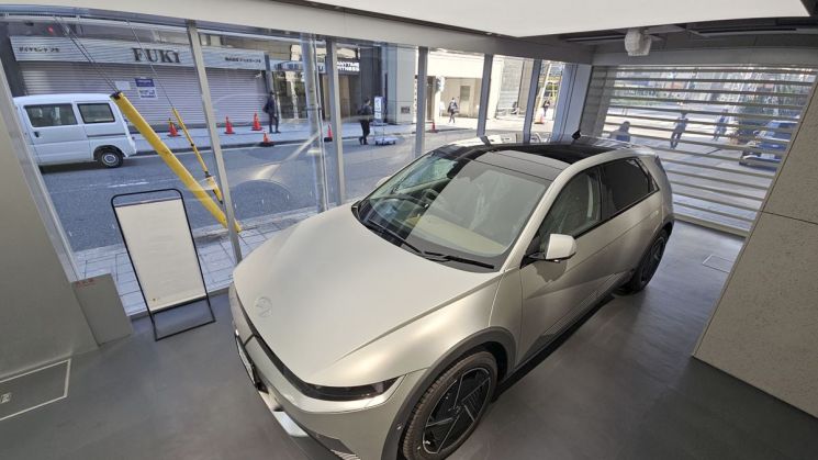 [르포]오사카 명물 주유소 부지에 들어선 韓 전기차 거점