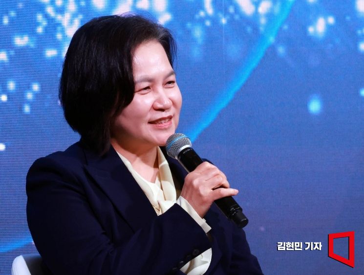 [포토] 패널 토론하는 유명희 교수