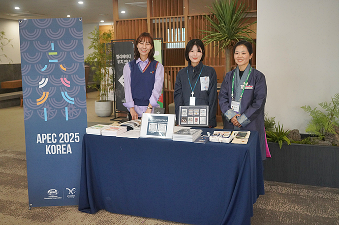 경주 공무원 서포터즈단, APEC 기자단 지원 활약