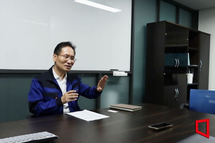 지난달 31일 충남 천안공장에서 송의환 엔켐 최고기술관리자(CTO·부사장)가 아시아경제와 인터뷰하고 있다. 엔켐