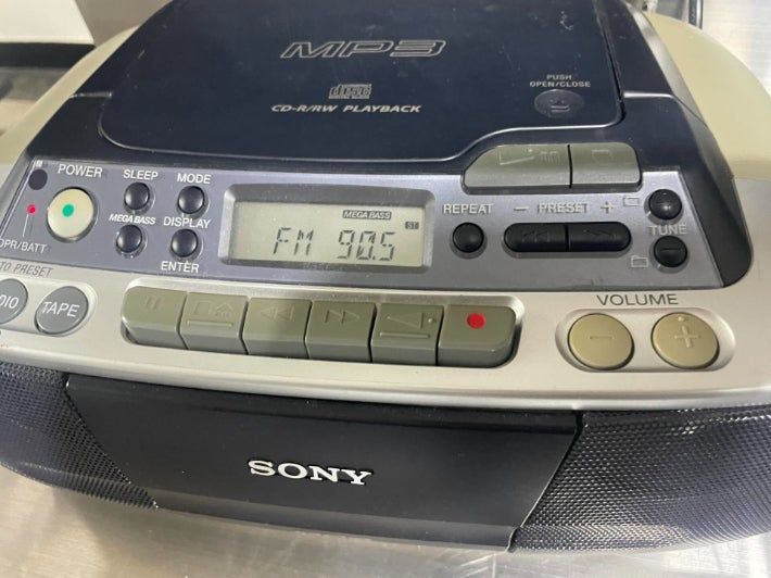 "Unable to Spend the 50,000 Won, Carried Like a Talisman"…Why a Single Photo Resonated with So Many