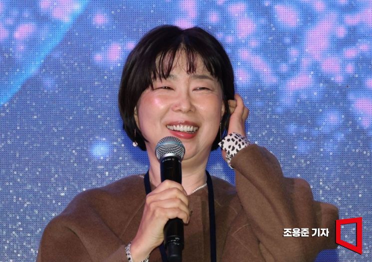 [포토] 파워 k-우먼 토크 콘서트, 패널토론하는 유선경 작가