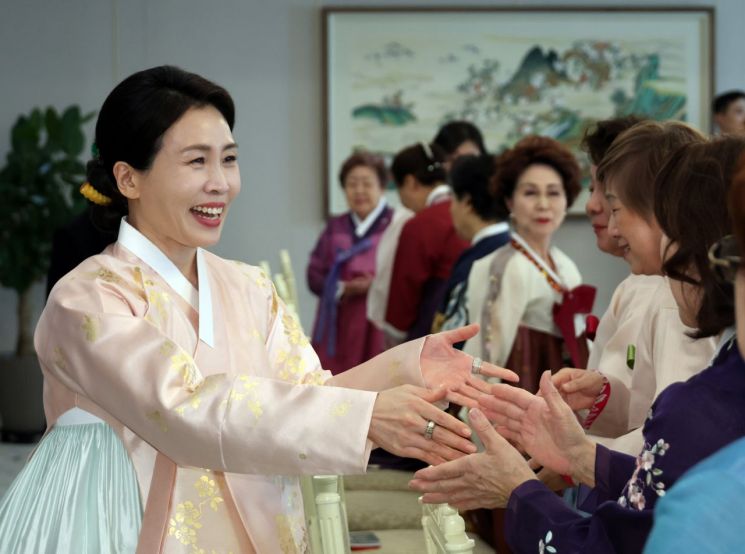 김혜경 여사, 재일본대한민국부인회 차담회 "민족 공동체의 화합, 마음 모아주길"