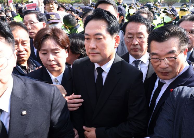 장동혁 국민의힘 대표, 5·18 묘지 참배 시도 무산