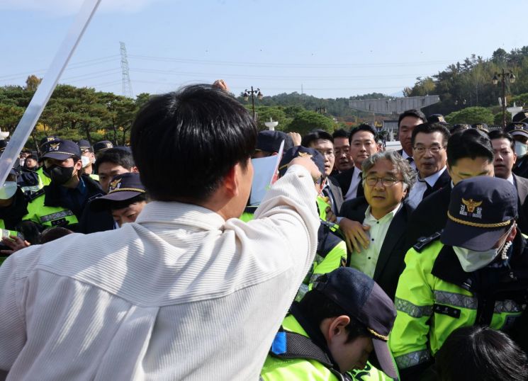 장동혁 국민의힘 대표, 5·18 묘지 참배 시도 무산