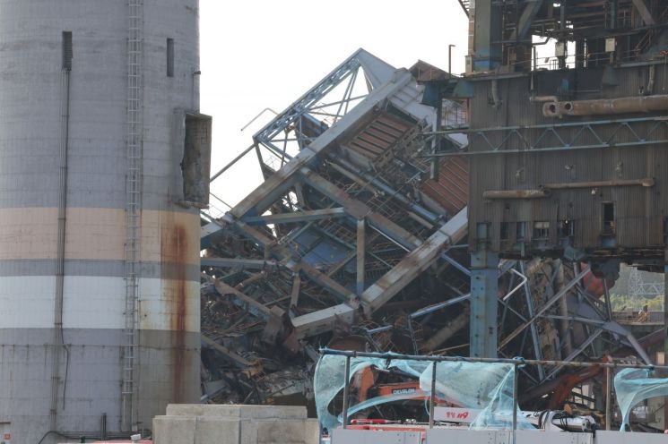 Ministry of Employment and Labor Forms Response Headquarters for Ulsan Thermal Power Plant Collapse... "Compulsory Investigation to Be Pursued"