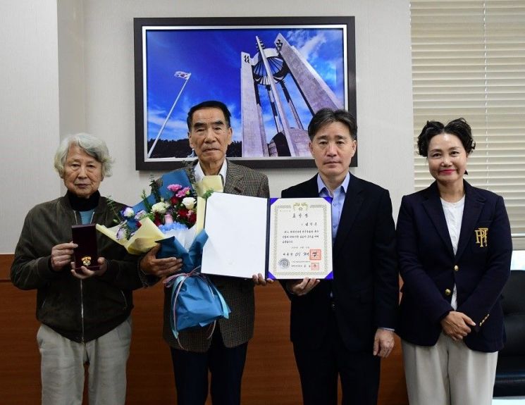 부산지방보훈청, 독립유공자 故 김덕순 지사 유족에 포상 전수