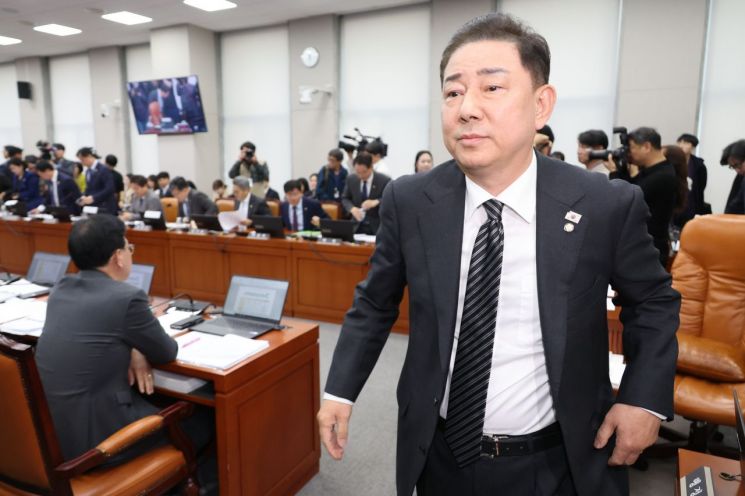 "김현지가 김병기보다 위" 주진우 발언에 대통령실 국감 또 파행