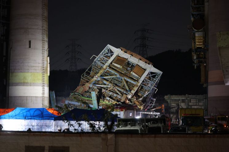 소방당국 "울산 발전소 매몰 3명 곧 이송…의식 없어"