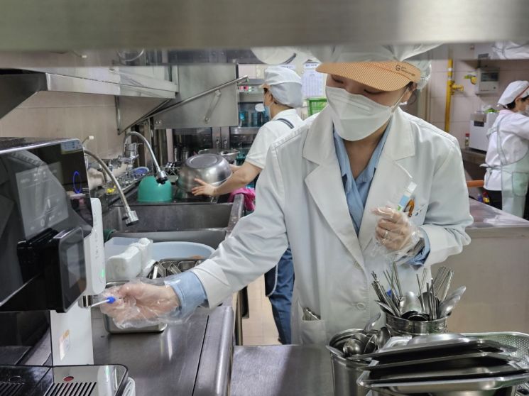 급식소 위생 점검. 강서구 제공.