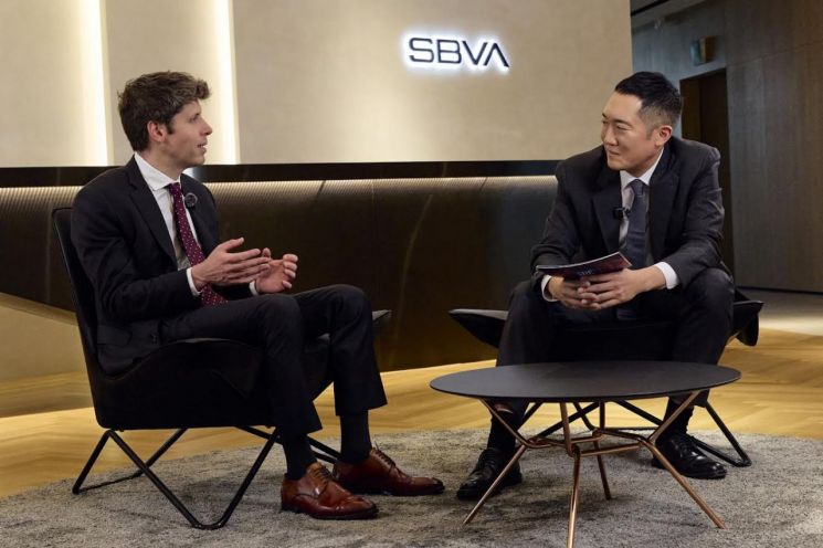 오픈AI 샘 올트먼, SBVA와 한국 다큐 최초 단독 인터뷰 - 뉴스 썸네일 이미지