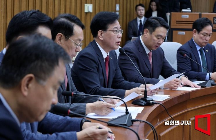 [포토] 송언석 "법사위원들 만행 기억...최민희, 흑역사로 남을 것"