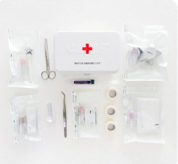 논란이 된 글맆의 PR키트(감정 응급처방 세트). 연합뉴스.