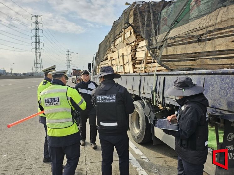 "적재물 많이 실으려고"…인천경찰, 화물차 불법 개조 261명 적발 