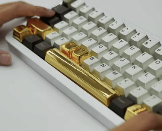 인스타360이 지급하는 순금 키캡. 소후 홈페이지 캡처