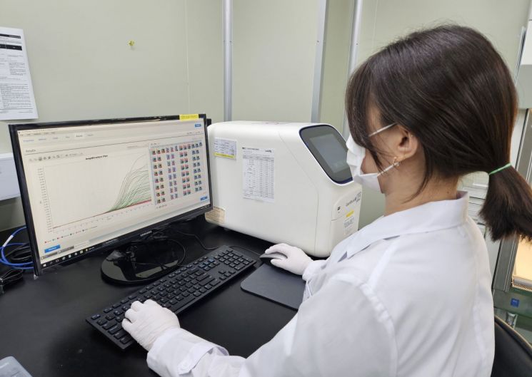 전남보건환경연구원이 최근 독감 환자가 빠르게 증가함에 따라 철저한 개인위생관리와 함께 예방접종을 권고하고 나섰다. 전남도 제공