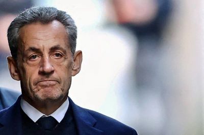 "음식에 침 뱉었을까봐 안 먹어"…교도소 수감된 전직 프랑스 대통령, 요거트만 섭취