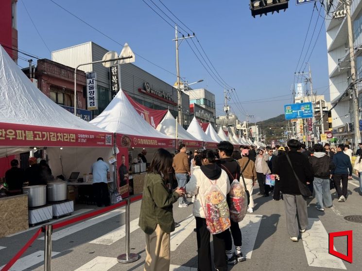 김밥축제 이어 라면축제도 터졌다…주변 국밥집까지 '줄 서세요'
