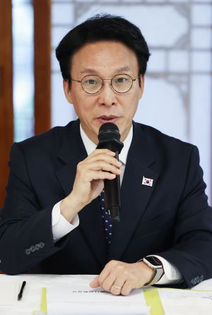 김민석 국무총리가 9일 서울 종로구 총리공관에서 열린 고위당정협의회에서 발언하고 있다. 연합뉴스