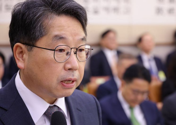 노만석 검찰총장 직무대행이 지난달 27일 서울 여의도 국회 법제사법위원회에서 열린 2025년 국정감사에서 기관 보고하고 있다. 연합뉴스