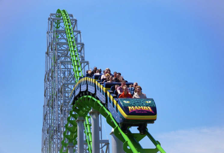 월드 오브 펀의 대표 롤러코스터 '맘바'의 모습. 월드 오브 펀 인스타그램