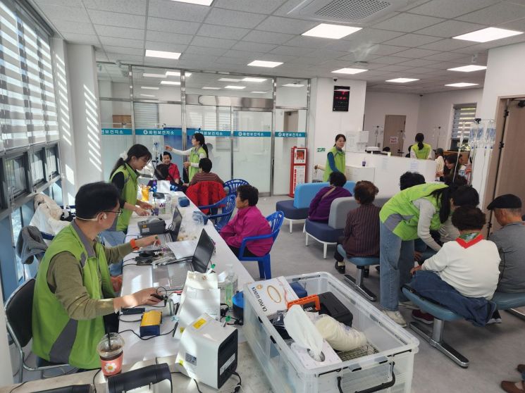 서울아산병원 화현면 의료봉사 모습. 포천시 제공